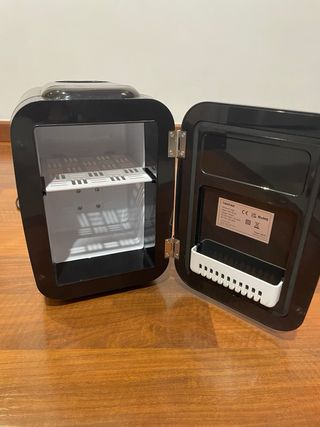 Mini nevera TIASTAR negra