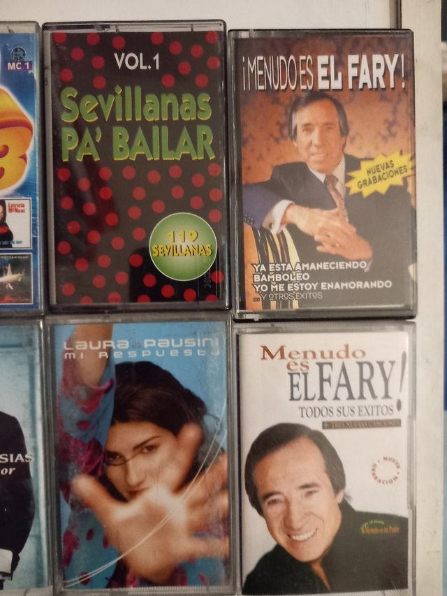 Cintas de varios cantantes originales.