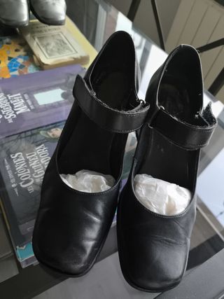 Zapatos de tacón negro ideal clase de flamenca.