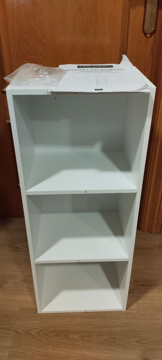 Estantería blanca de madera