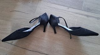 Zapatos de tacón negros de fiesta