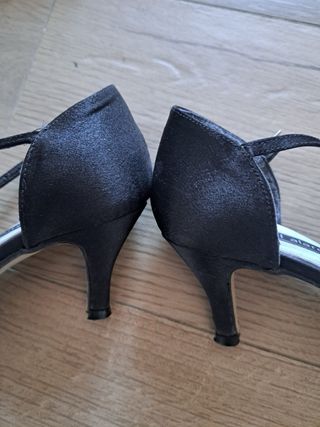 Zapatos de tacón negros de fiesta