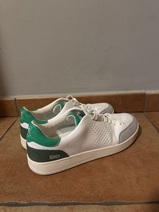 Zapatillas Munich Xcourt blancas y verdes.