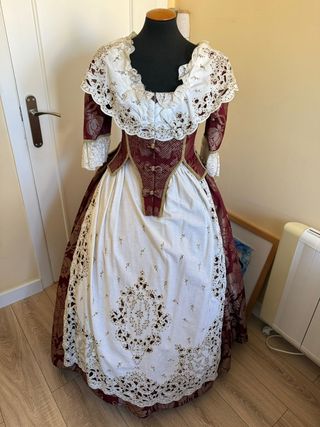 Traje de Fallera Mujer Rojo y dorado.