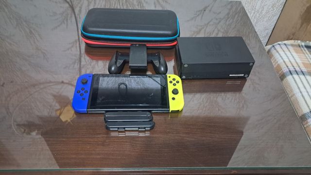 Nintendo Switch Azul y Amarillo