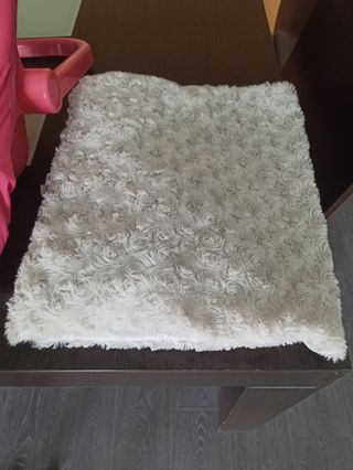 Bebé Reborn con sillita, manta y accesorios