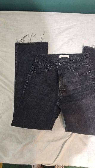 Pantalones negros acampanados