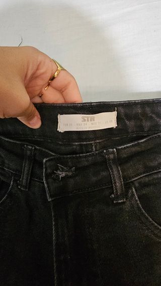 Pantalones negros acampanados