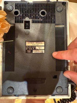 Teléfono fijo antiguo beige