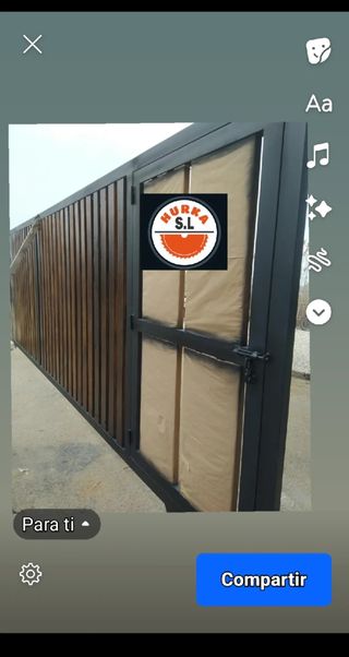 Portón rústico de madera y metal
