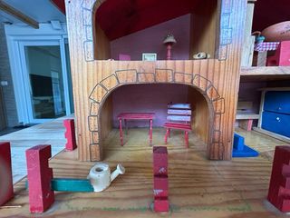 Casita de madera para muñecas