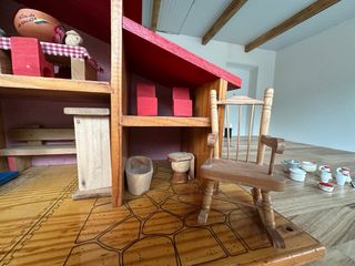Casita de madera para muñecas