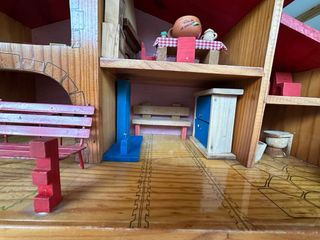 Casita de madera para muñecas