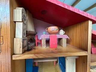 Casita de madera para muñecas
