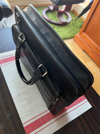 Maletín Targus Cuero Laptop Negro