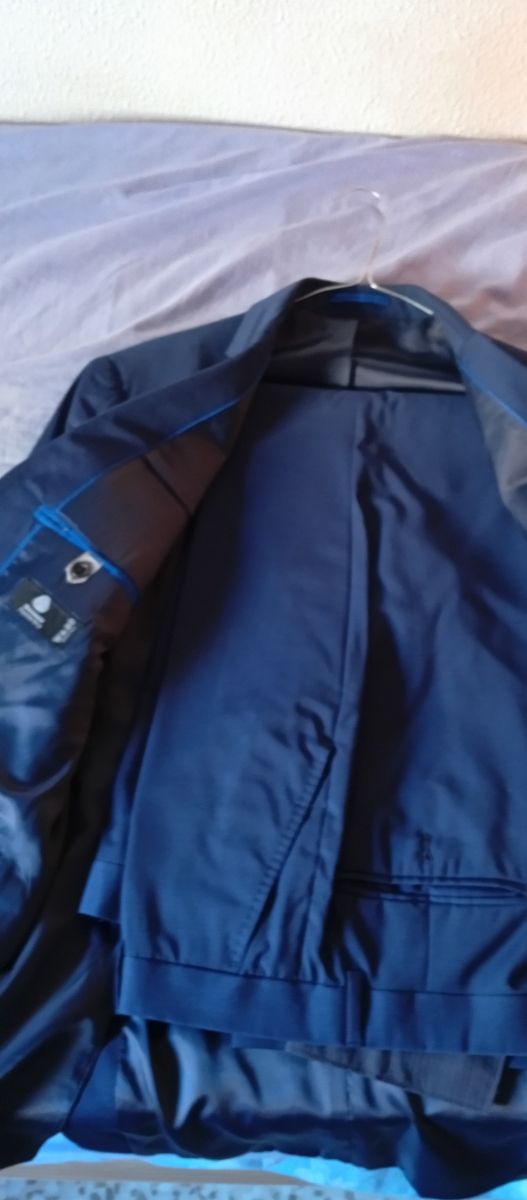 Traje de hombre azul