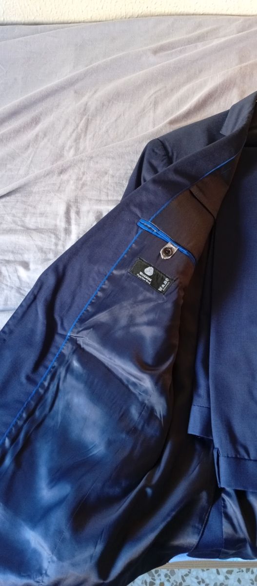 Traje de hombre azul