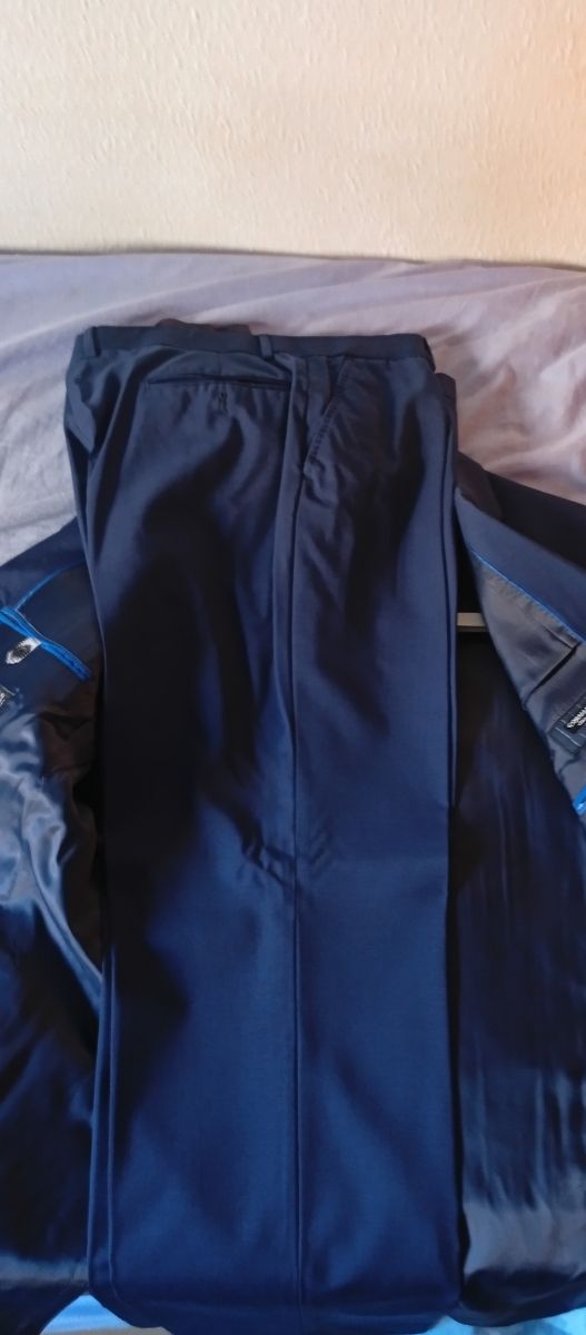 Traje de hombre azul