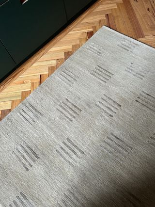 Tappeto beige/grigio in lana e seta