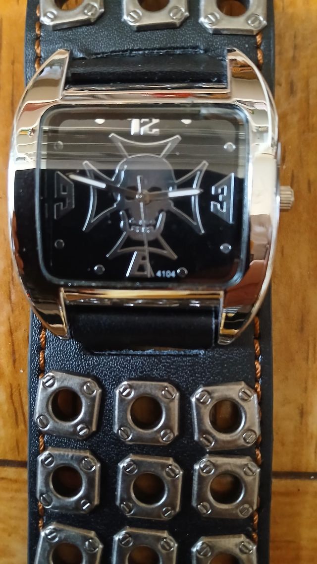 Reloj Punk Cuadrado Negro