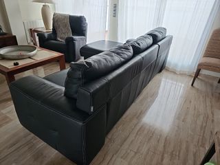 Sofá de piel negro