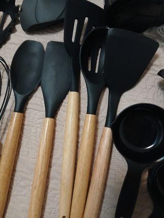 Set Utensili Cucina Neri e Legno