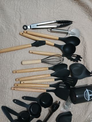 Set Utensili Cucina Neri e Legno