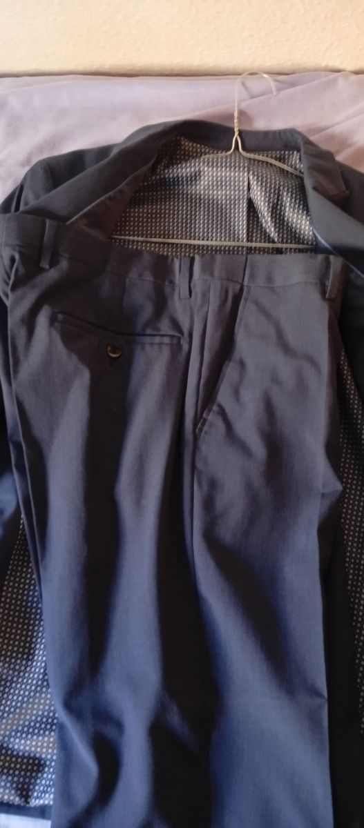 Traje de hombre azul