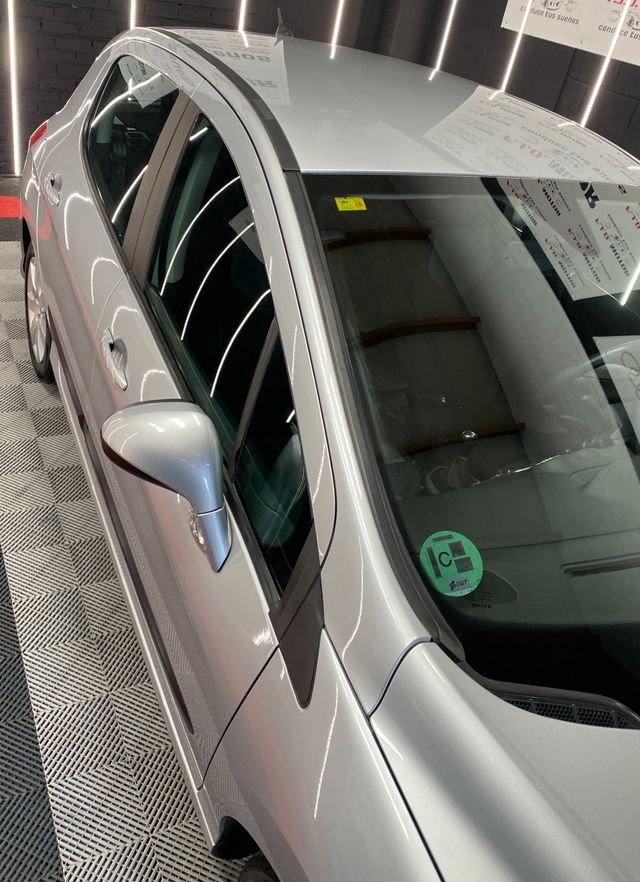 Peugeot 308 Premium 1.6 VTi 120