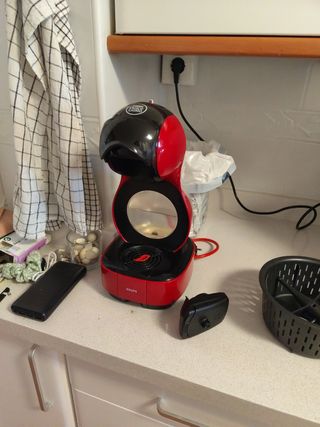 Cafetera Dolce Gusto Roja y Negra