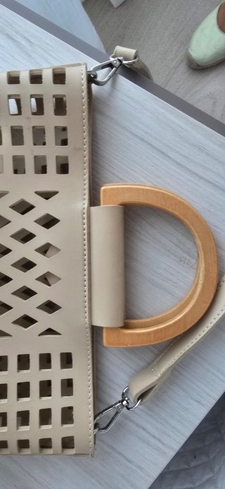 Bolso Beige Asas Madera Abierto