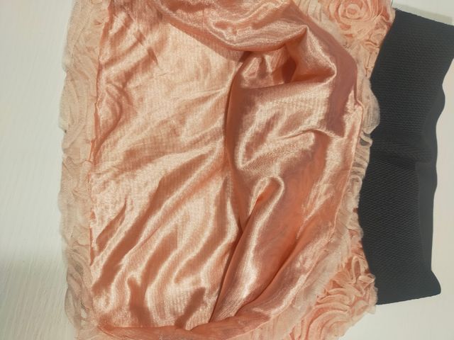 Gonna con rose rosa e fascia nera