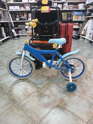 Bicicleta infantil azul y blanca
