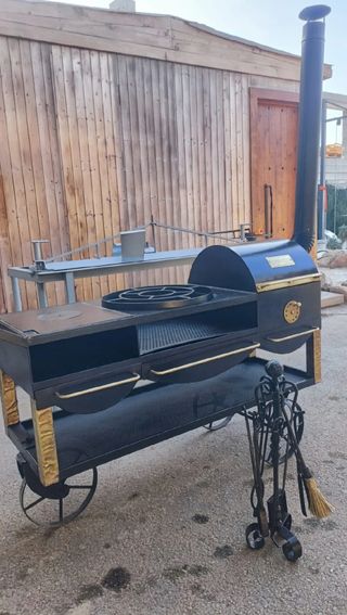 Barbacoa Rústica Negra y Dorada