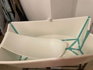 Bañera Stokke con patas y soporte