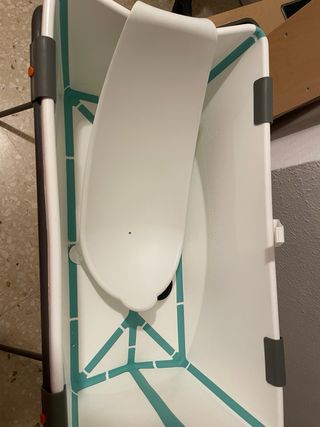 Bañera Stokke con patas y soporte