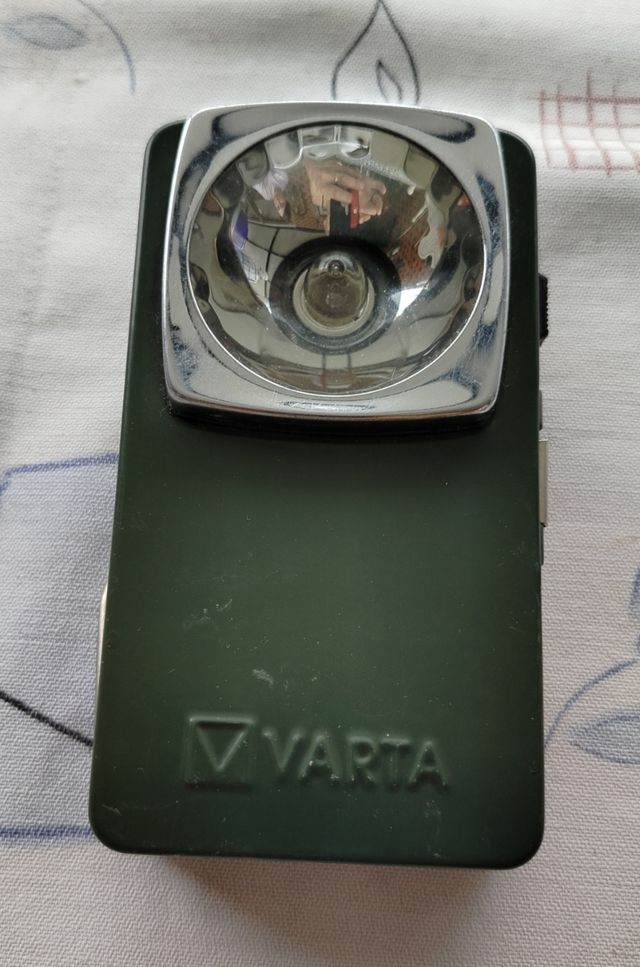 Vari oggetti vintage in vendita