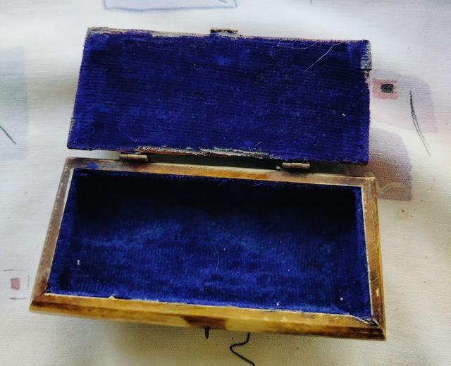 Vari oggetti vintage in vendita