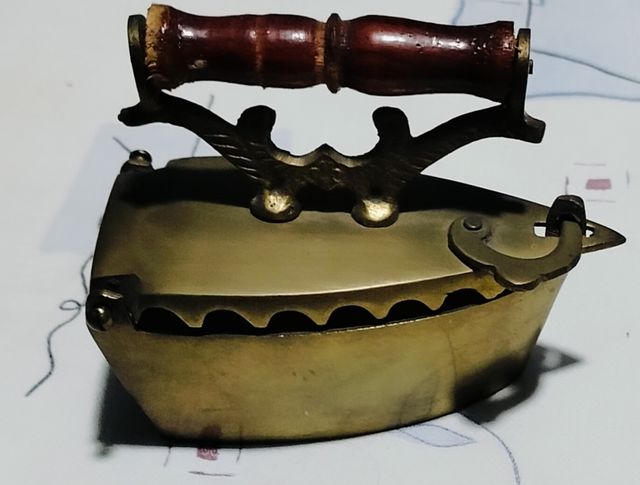 Vari oggetti vintage in vendita