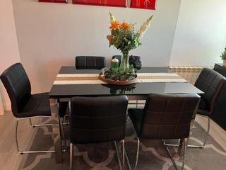 Mesa de comedor y 6 sillas extensible hasta 1,80