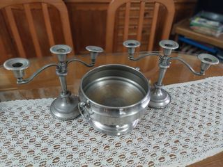 Pareja Candelabros y Sopera Metálicos