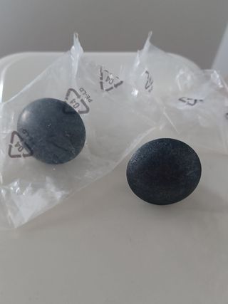 Tiradores redondos negros