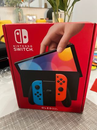 Nintendo Switch OLED + Estuche