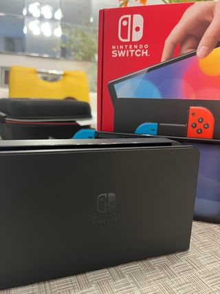 Nintendo Switch OLED + Estuche