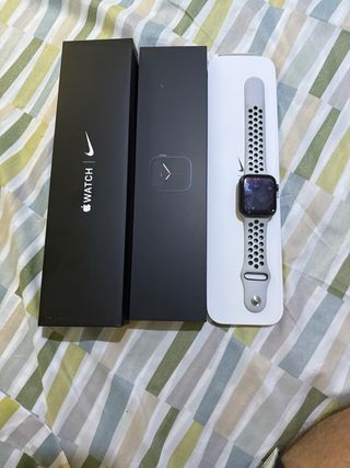 Apple Watch S6 Nike 44mm Gris