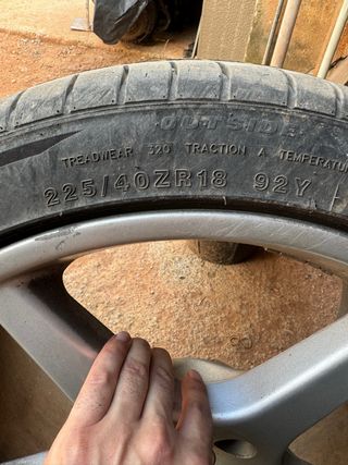 4 Neumáticos 225/40 R18 3 meses de uso