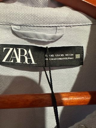 Sobrecamisa Zara azul con cinturón