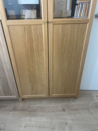 Librería Billy de madera con altillo