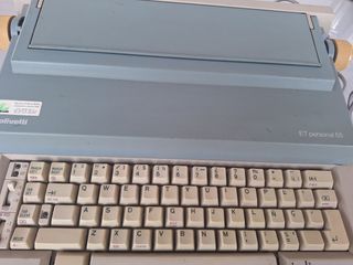Máquina de escribir Olivetti ET personal 55