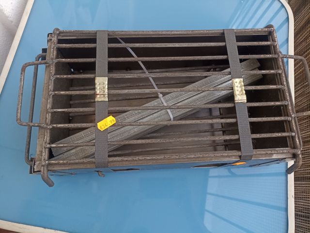 Barbacoa pequeña metálica a estrenar